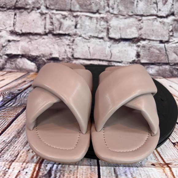 Qupid Women's Taupe Beige Open Toe Cushy Soft Cross Strap Flat Sandals Size 6.5 - Picture 2 of 9